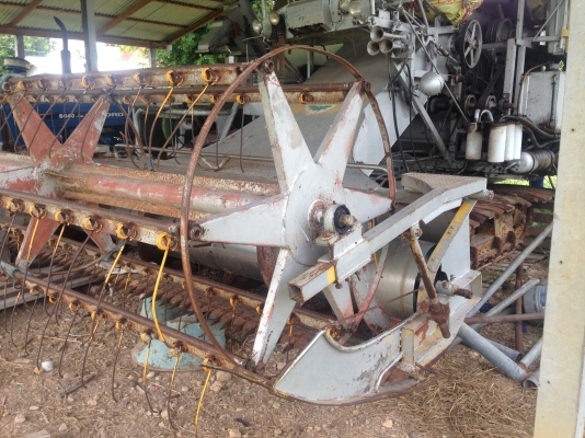 ขายด่วน รถเกี่ยวข้าว กระสอบ (ราคา 185,000บาท) มีภาพวีดีโอด้านล่าง  เครื่องดี 6HE1- เทอร์โบ  ตัวเดิน 10 ช่วง ราคาต่อรองได้ครับ  ชัยยา สตึก โทร 081-9972972 044-666729