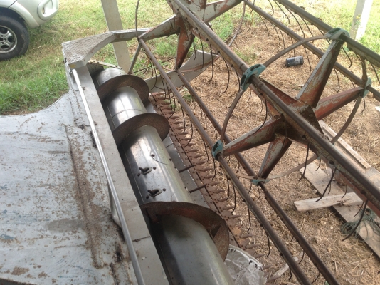 ขายด่วน รถเกี่ยวข้าว กระสอบ (ราคา 185,000บาท) มีภาพวีดีโอด้านล่าง  เครื่องดี 6HE1- เทอร์โบ  ตัวเดิน 10 ช่วง ราคาต่อรองได้ครับ  ชัยยา สตึก โทร 081-9972972 044-666729