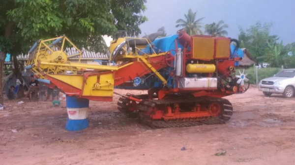 ((150,000))ขายรถเกี่ยว ข้าวรองกระสอบ. เจ้าของดูแลดีซ่อมถึง เช็คสภาพพร้อมใช้งาน