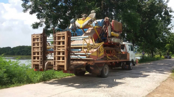 ((150,000))ขายรถเกี่ยว ข้าวรองกระสอบ. เจ้าของดูแลดีซ่อมถึง เช็คสภาพพร้อมใช้งาน