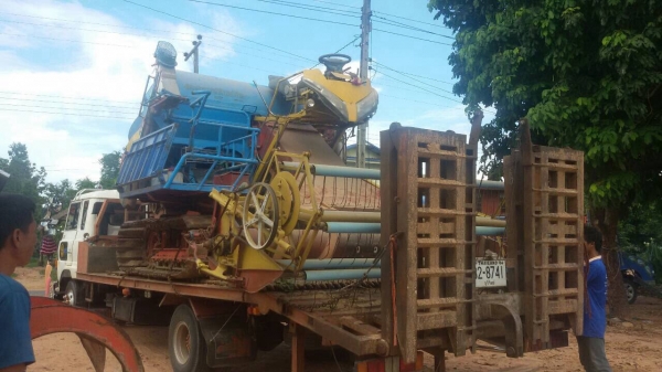 ((150,000))ขายรถเกี่ยว ข้าวรองกระสอบ. เจ้าของดูแลดีซ่อมถึง เช็คสภาพพร้อมใช้งาน