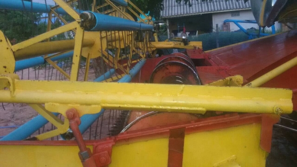 ((150,000))ขายรถเกี่ยว ข้าวรองกระสอบ. เจ้าของดูแลดีซ่อมถึง เช็คสภาพพร้อมใช้งาน