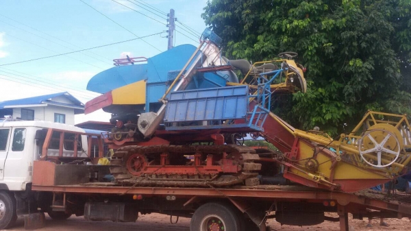 ((150,000))ขายรถเกี่ยว ข้าวรองกระสอบ. เจ้าของดูแลดีซ่อมถึง เช็คสภาพพร้อมใช้งาน