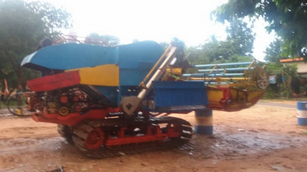 ((150,000))ขายรถเกี่ยว ข้าวรองกระสอบ. เจ้าของดูแลดีซ่อมถึง เช็คสภาพพร้อมใช้งาน