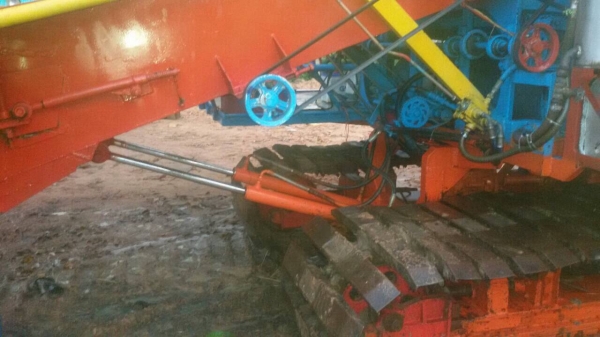 ((150,000))ขายรถเกี่ยว ข้าวรองกระสอบ. เจ้าของดูแลดีซ่อมถึง เช็คสภาพพร้อมใช้งาน