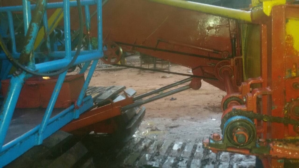 ((150,000))ขายรถเกี่ยว ข้าวรองกระสอบ. เจ้าของดูแลดีซ่อมถึง เช็คสภาพพร้อมใช้งาน