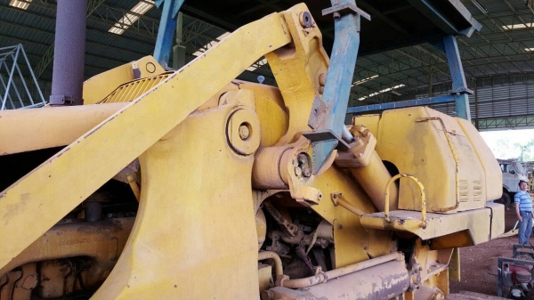 ขายรถแทรคเตอร์ KOMATSU D6 บุ้งกี๋ เอกสารเล่มทะเบียนครบ ขาดปั้มดีเซล ช่วงล่างเต็ม ราคาต่อรองได้ ขายรถแทรคเตอร์ KOMATSU D6 บุ้งกี๋ เอกสารเล่มทะเบียนครบ ขาดปั้มดีเซล ช่วงล่างเต็ม ราคาต่อรองได้