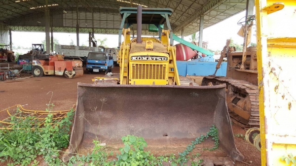 ขายรถแทรคเตอร์ KOMATSU D6 บุ้งกี๋ เอกสารเล่มทะเบียนครบ ขาดปั้มดีเซล ช่วงล่างเต็ม ราคาต่อรองได้ ขายรถแทรคเตอร์ KOMATSU D6 บุ้งกี๋ เอกสารเล่มทะเบียนครบ ขาดปั้มดีเซล ช่วงล่างเต็ม ราคาต่อรองได้