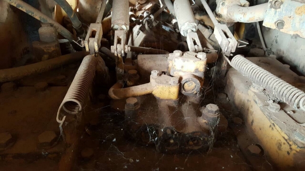 ขายรถแทรคเตอร์ KOMATSU D6 บุ้งกี๋ เอกสารเล่มทะเบียนครบ ขาดปั้มดีเซล ช่วงล่างเต็ม ราคาต่อรองได้ ขายรถแทรคเตอร์ KOMATSU D6 บุ้งกี๋ เอกสารเล่มทะเบียนครบ ขาดปั้มดีเซล ช่วงล่างเต็ม ราคาต่อรองได้