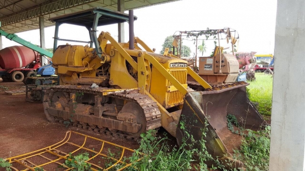 ขายรถแทรคเตอร์ KOMATSU D6 บุ้งกี๋ เอกสารเล่มทะเบียนครบ ขาดปั้มดีเซล ช่วงล่างเต็ม ราคาต่อรองได้