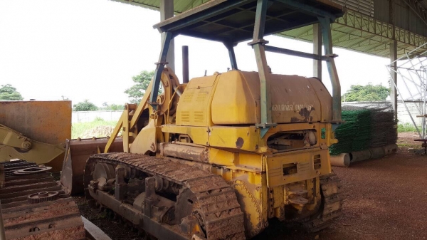 ขายรถแทรคเตอร์ KOMATSU D6 บุ้งกี๋ เอกสารเล่มทะเบียนครบ ขาดปั้มดีเซล ช่วงล่างเต็ม ราคาต่อรองได้ ขายรถแทรคเตอร์ KOMATSU D6 บุ้งกี๋ เอกสารเล่มทะเบียนครบ ขาดปั้มดีเซล ช่วงล่างเต็ม ราคาต่อรองได้