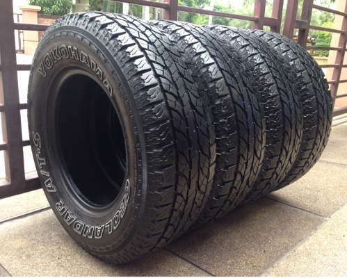 ยาง All Yokohama 235 70 15 กลางปี12 ดอกเต็ม ใช้ยาว ไม่มีปะ