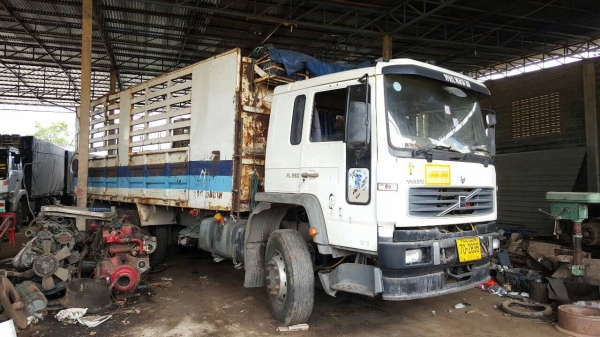 ขาย 10 ล้อ 2 เพลาไม่ดั้ม VOLVO วางเครื่องแดวู 330 แรงม้า มีระบบลำโพงลากพ่วง คัสซีสวยตลอดเส้น ยางเต็ม ทะเบียนพร้อมโอนครับ