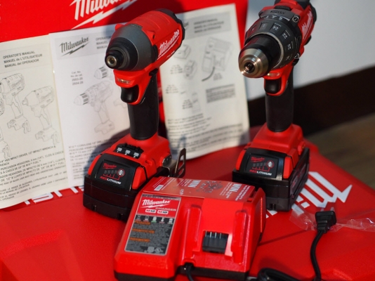 ชุดสว่านไร้สาย Milwaukee 2797-22 มีสว่านกระแทกและสว่านไขควง ชุดสว่านไร้สาย Milwaukee 2797-22 มีสว่านกระแทกและสว่านไขควง