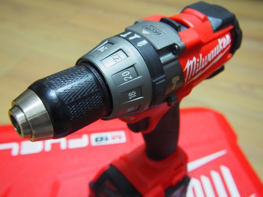 สว่านไร้สายไม่ใช้แปรงถ่านพร้อมด้ามจับ Milwaukee 2604-22 ไฟ18โวลท์พร้อมแท่นชาร์จแบ็ต2ก้อนและเคสพลาสติค สว่านไร้สายไม่ใช้แปรงถ่านพร้อมด้ามจับ Milwaukee 2604-22 ไฟ18โวลท์พร้อมแท่นชาร์จแบ็ต2ก้อนและเคสพลาสติค