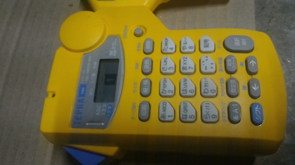 เครื่องพิมพ์แถบสติกเกอร์เอนกประสงค์แบบพกพา TEPRA  ของใหม่ พร้อมเทปลำลองอีก 1 ม้วน