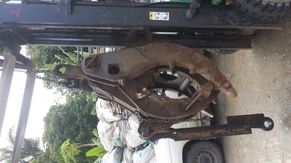 หัวคีบเหล็กปากจะเข้ใส่แบคโฮ200ราคา40000