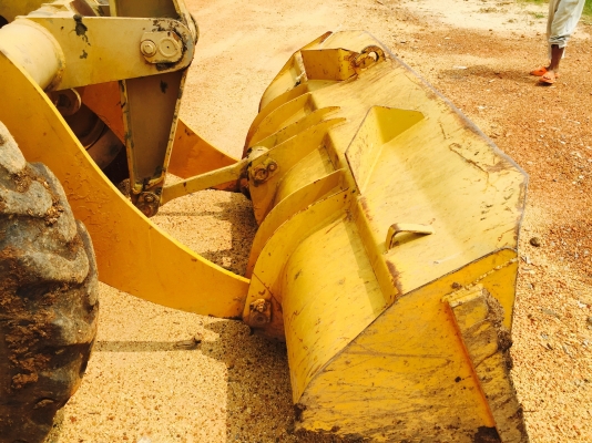 รถตักล้อยางเลี้ยวเอว KOMATSU 510 เล่มทะเบียนพร้อม..รถสภาพสวย เอวแน่น เครื่องดี แห้ง