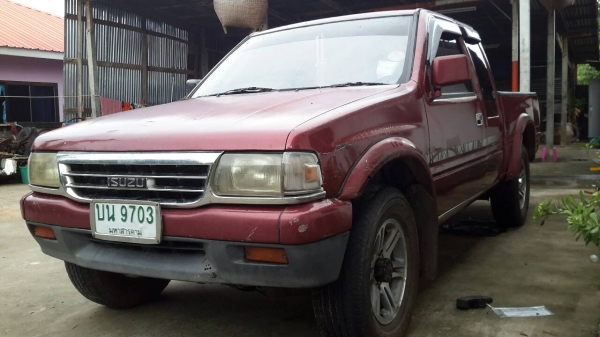 รถปิ๊กอัพISUZU2ประตูขับเคลื่อน4ล้อ ขายตามสภาพ