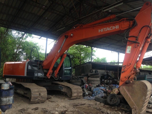 ขาย HITACHI 250ZX ชั่วโมง3000 พร้อมใช้งาน มีลายหัวเจาะแถมหัวเจาะOKADAให้ 1 หัว เอกสารเล่ม