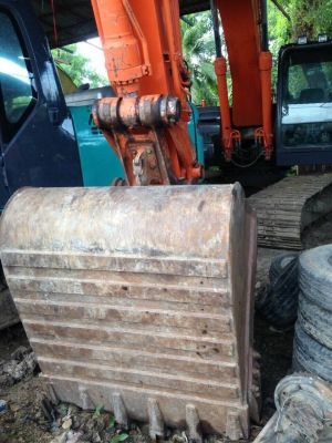 ขาย HITACHI 250ZX ชั่วโมง3000 พร้อมใช้งาน มีลายหัวเจาะแถมหัวเจาะOKADAให้ 1 หัว เอกสารเล่ม