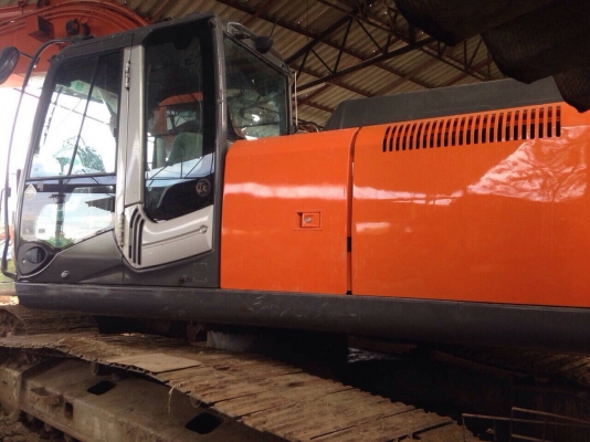 ขาย HITACHI 250ZX ชั่วโมง3000 พร้อมใช้งาน มีลายหัวเจาะแถมหัวเจาะOKADAให้ 1 หัว เอกสารเล่ม