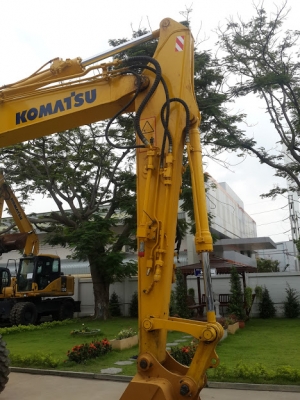 รถขุดล้อยาง โคมัตสุ PW130-7K #K40207 รถนำเข้าจากต่างประเทศ รถสวย สภาพดี รถจอดที่นิมบางปะอิน อยุธยา ติดต่อ ใหม่ 061-4194022