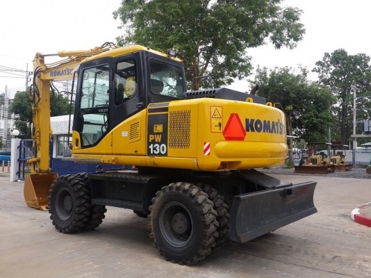 รถขุดล้อยาง โคมัตสุ PW130-7K #K40207 รถนำเข้าจากต่างประเทศ รถสวย สภาพดี รถจอดที่นิมบางปะอิน อยุธยา ติดต่อ ใหม่ 061-4194022