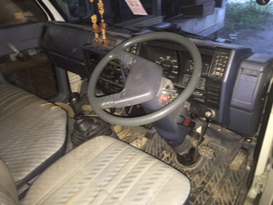 รถดั้ม 6 ล้อเล็ก. 3. คิว. ยาง 7.50. พร้อมใช้คับ