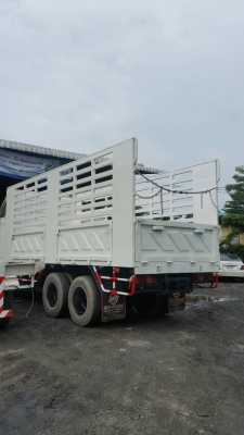 รถบรรทุกฮีโน่ เพลาเดียว ปี 48     220 แรงม้า FL1J     สภาพสวย พร้อมใช้งาน ทดลองขับได้                   สนใจติดต่อ เอ็ม ที เจริญยนต์ สาขาปทุมธานี          (ถนนกาญจนาภิเษก วงแหวนตะวันตกบางปะอิน-บางบัวทอง)          โทร 081-4948363 , 081-7361541