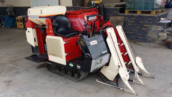 รถเกี่ยวข้าวพร้อมนวดข้าวในตัว แบบนั่งขับ เก่าญี่ปุ่น YANMAR   รุ่น CA8 (2)  รถพร้อมใช้งาน