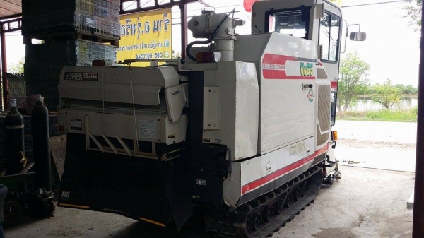 รถเกี่ยวข้าวพร้อมนวดข้าวในตัว แบบนั่งขับ เก่าญี่ปุ่น MITSUBISHI  รุ่น  VG65 สภาพสวย