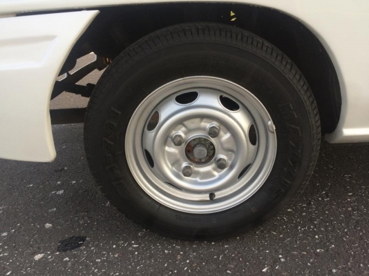 ขาย. Daihatsu mira mint ปี97 แท้เครื่องหัวฉีด660ccเกียร์ ธรรมดา สีขาวมุก ทำใหม่ นอก ใน สวยๆ ภายในหุ้มใหม่. ช่วงล่างทำมาใหม่. แบตใหม่ 7/9/58 ยางใหม่ ปี15ต้นปี. เพิ่งเปลียน รถสวย พร้อมใช้งาน. ประหยัดน้ำมัน. หาทีจอดรถง่าย. เบาะด้านหลังพับ เก็บของได้เยอะครับ.