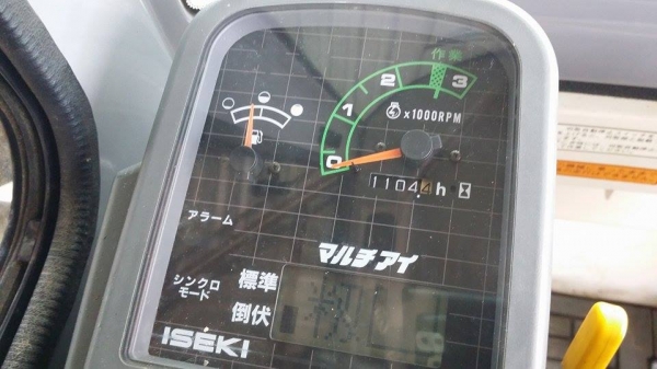 รถเกี่ยวข้าวพร้อมนวดข้าวในตัว แบบนั่งขับ เก่าญี่ปุ่น ISEKI  รุ่น FRONTIER 6 Super สภาพสวย