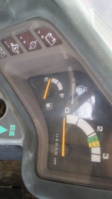 รถเกี่ยวข้าวพร้อมนวดข้าวในตัว แบบนั่งขับ เก่าญี่ปุ่น MITSUBISHI รุ่น VY40  สภาพดี