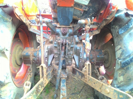 ขายรถไถ KUBOTA L2605 เพลาเดียว พร้อมอุปกรณ์ผาน5 ราคา 85,000 มีทะเบียนพร้อมโอน เครื่องดี เกียร์ดี ไฮดี รถอยู่ อ.แกลง จ.ระยอง มีรถขนส่งบริการทั่วประเทศไทย สนใจสอบถามได้ 0818618678 id line=0818618678 0899347475  id line=carbonthai   https://www.facebook.com/