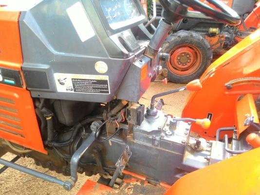 ขายรถไถ KUBOTA L2605 เพลาเดียว พร้อมอุปกรณ์ผาน5 ราคา 85,000 มีทะเบียนพร้อมโอน เครื่องดี เกียร์ดี ไฮดี รถอยู่ อ.แกลง จ.ระยอง มีรถขนส่งบริการทั่วประเทศไทย สนใจสอบถามได้ 0818618678 id line=0818618678 0899347475  id line=carbonthai   https://www.facebook.com/