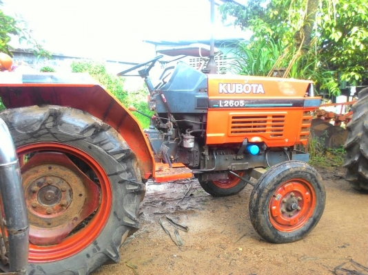 ขายรถไถ KUBOTA L2605 เพลาเดียว พร้อมอุปกรณ์ผาน5 ราคา 85,000 มีทะเบียนพร้อมโอน เครื่องดี เกียร์ดี ไฮดี รถอยู่ อ.แกลง จ.ระยอง มีรถขนส่งบริการทั่วประเทศไทย สนใจสอบถามได้ 0818618678 id line=0818618678 0899347475  id line=carbonthai   https://www.facebook.com/