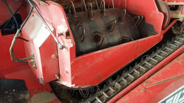 รถเกี่ยวข้าวพร้อมนวดข้าวในตัว แบบนั่งขับ เก่าญี่ปุ่น MITSUBISHI รุ่น FC12  สภาพสวย