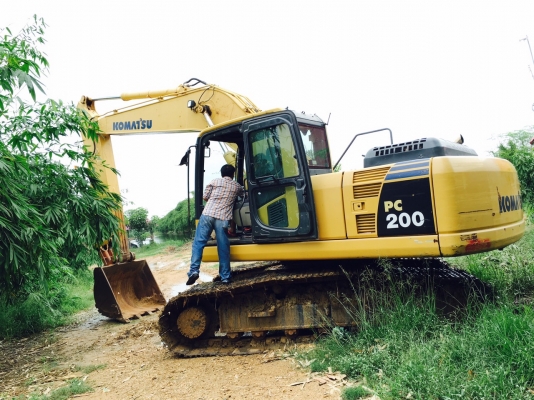 ขายรถแบคโฮ KOMATSU pc 200-8ไฟฟ้าครบ 5,066ชม.เล่มทะเบียนรถสวยพร้อมใช้ราคา 1,900,000 090-772-3710 090-772-3708 ขายรถแบคโฮ KOMATSU pc 200-8ไฟฟ้าครบ 5,066ชม.เล่มทะเบียนรถสวยพร้อมใช้ราคา 1,900,000 090-772-3710 090-772-3708