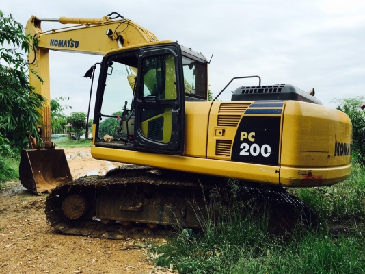 ขายรถแบคโฮ KOMATSU  pc 200-8ไฟฟ้าครบ 5,066ชม.เล่มทะเบียนรถสวยพร้อมใช้ราคา 1,900,000 090-772-3710 090-772-3708