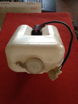 ถังพักนํ้าฉีดกระจกพร้อมมอเตอร์