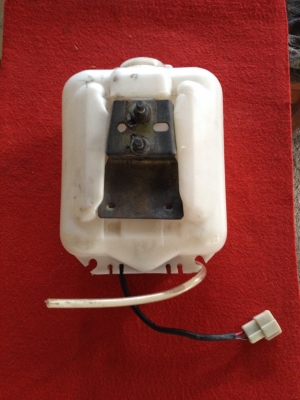 ถังพักนํ้าฉีดกระจกพร้อมมอเตอร์