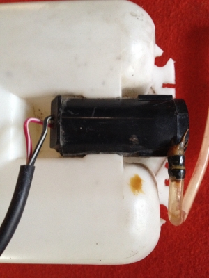 ถังพักนํ้าฉีดกระจกพร้อมมอเตอร์