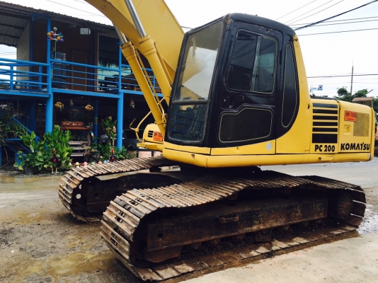 ขายรถแบคโฮ KOMATSU  pc 200-6ไฟฟ้าครบ เล่มทะเบียนรถสวยพร้อมใช้ราคา 950,000 090-772-3710 090-772-3708