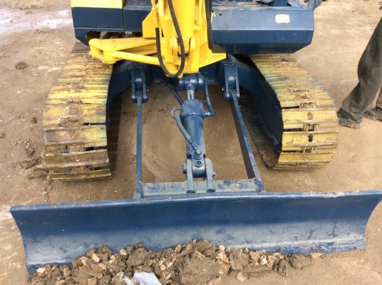 ขายรถแบคโฮ KOMATSU pc 20-5 รถสวยพร้อมใช้ราคาถูก 190,000 090-772-3710 090-772-3708 ขายรถแบคโฮ KOMATSU pc 20-5 รถสวยพร้อมใช้ราคาถูก 190,000 090-772-3710 090-772-3708