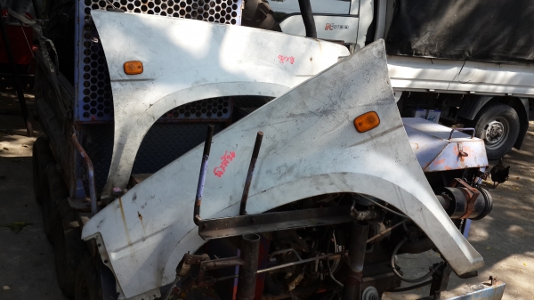 แก้มโปร่งนิสสันบิ๊กเอ็ม 4WD คู่ละ 2000 บาท