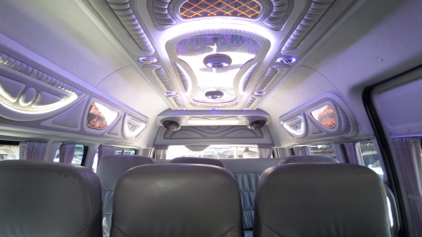 อัพเกรดหน้า โฉมใหม่** แต่งเต็ม VIP ทั้งคัน ปี2012 มองหารถตู้ โทร 087-775-8887