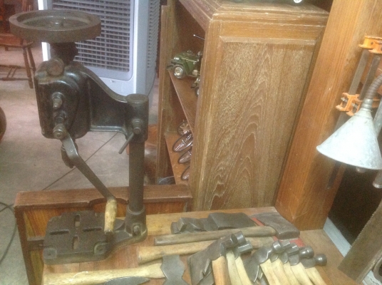 ขายสว่านแท่นมือหมุนโบราณงานเยอรมัน 2 สปีด ขนาดกว้าง 12" สูง 24" สภาพสมบูรณ์ ใช้งานได้ปกติ