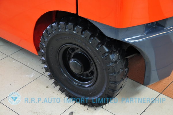 ขายรถโฟล์คลิฟท์มือสอง TOYOTA รุ่น 8FDL15 ราคา xxx,xxx บาท นำเข้าจากประเทศญี่ปุ่น 100\% ไม่เคยใช้งานในไทย